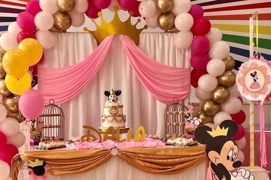 Minnie Mouse Cake Cutting Stage Decoration